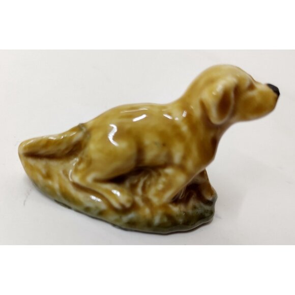 Vintage Wade Whimsies Golden Retriever Puppy Dog Mini Porcelain Figurine - Picture 2 of 3